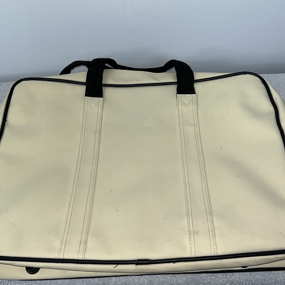Hugo Boss Laptop Bag W/Strap, 18”x 4”x 14” Crème in Colour very good condition - Picture 3 of 9